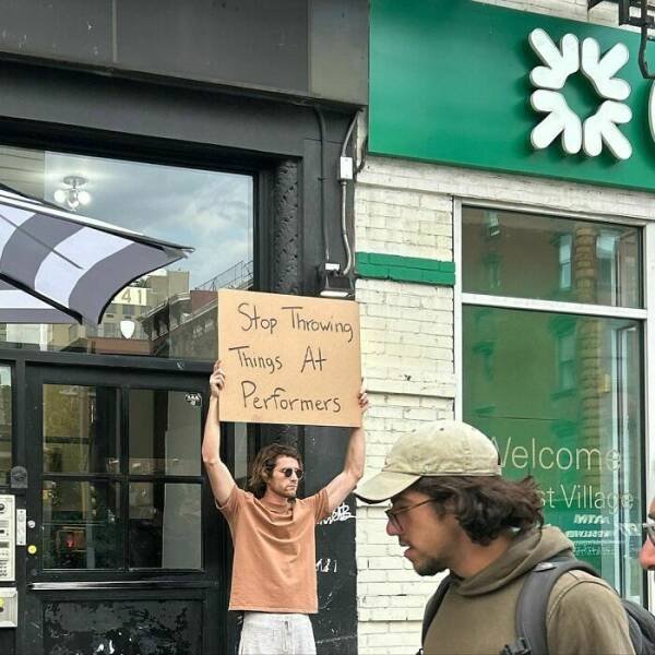 Funny And Truthful Thoughts Of A Guy With A Sign (20 pics)