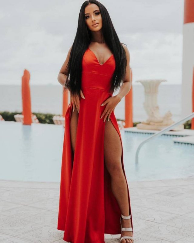 Girls In Dresses (58 pics)