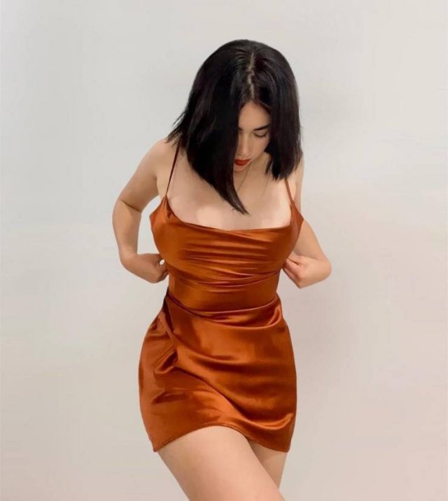 Girls In Dresses (58 pics)