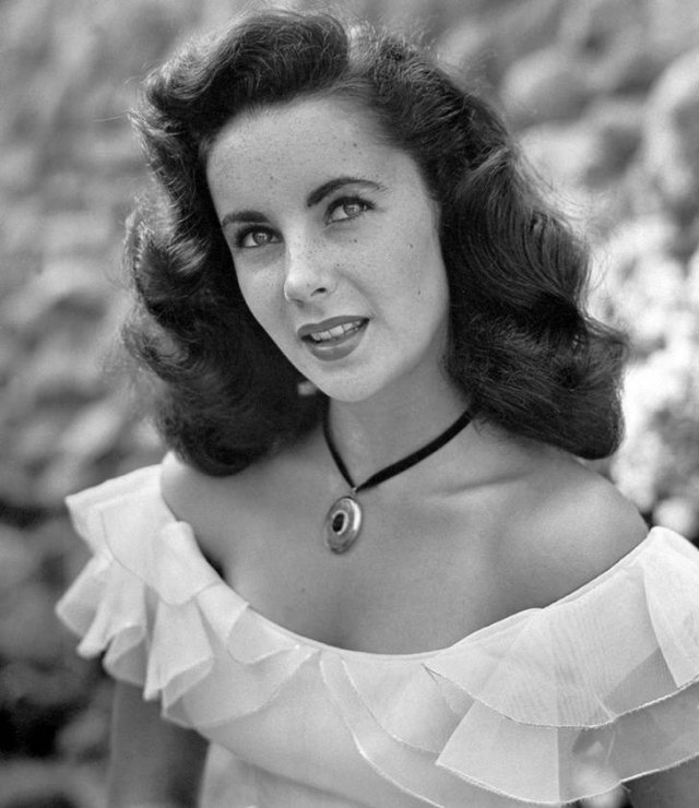 Celebrities In Their Youth (19 pics)