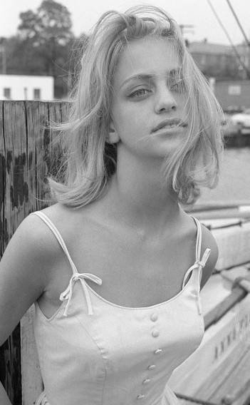 Celebrities In Their Youth (19 pics)
