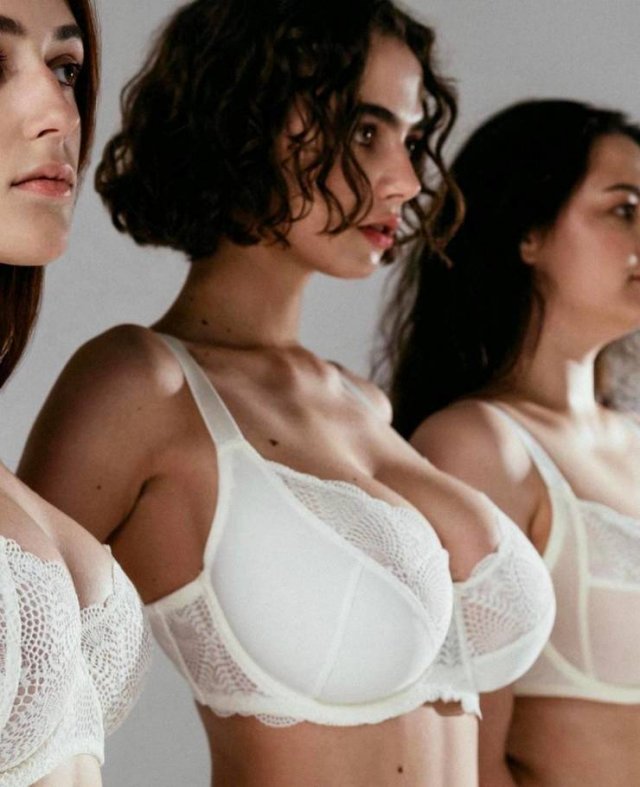 Busty Girls (50 pics)