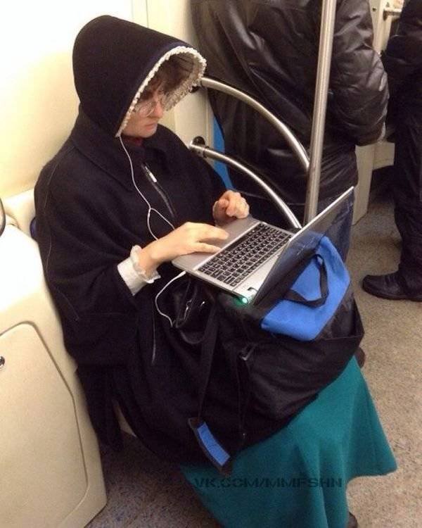 Strange People In The Subway (31 pics)