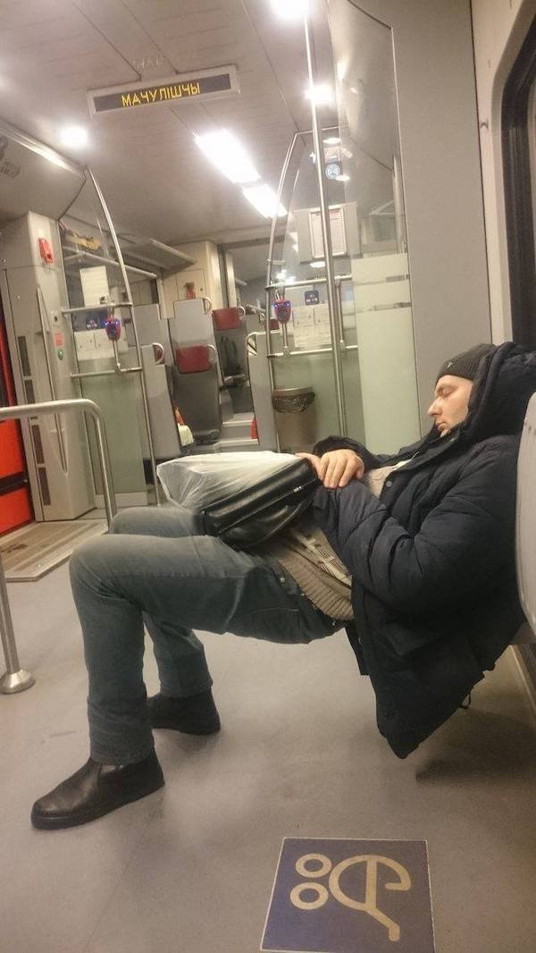 Strange People In The Subway (31 pics)