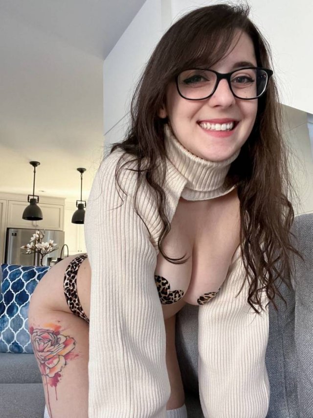 Girls In Glasses (38 pics)