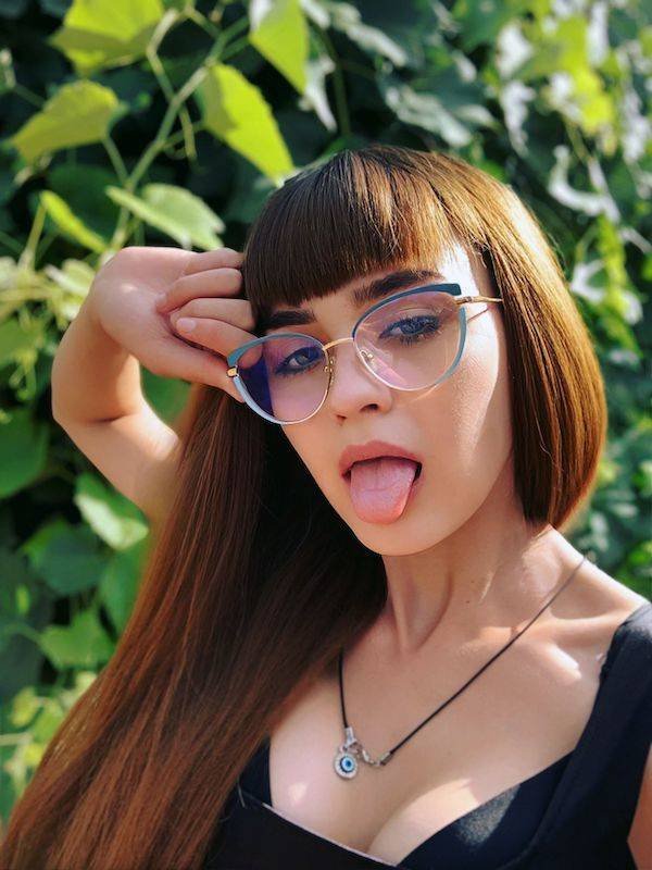 Girls In Glasses (38 pics)