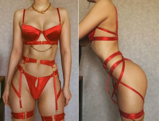 Girls In Lingerie (34 pics)