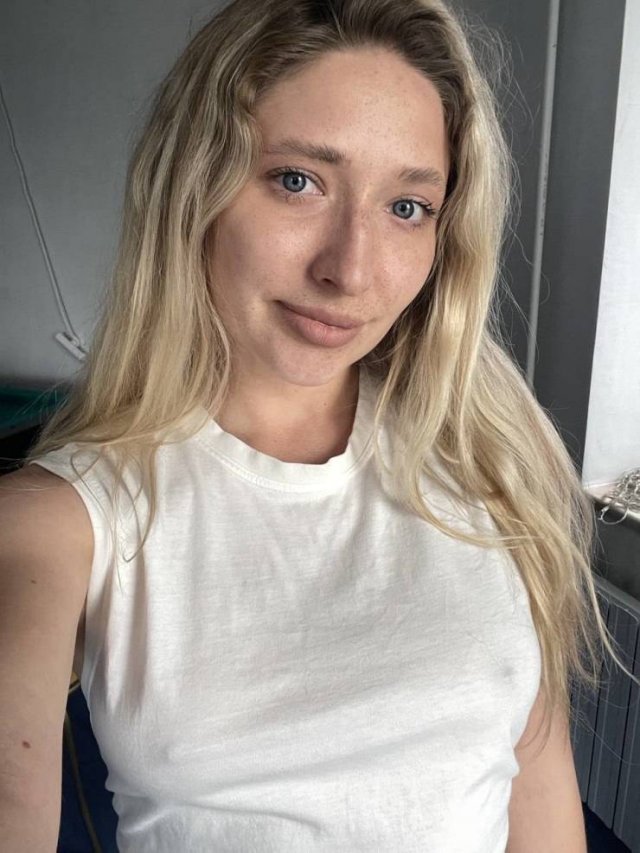 Braless Girls (49 pics)