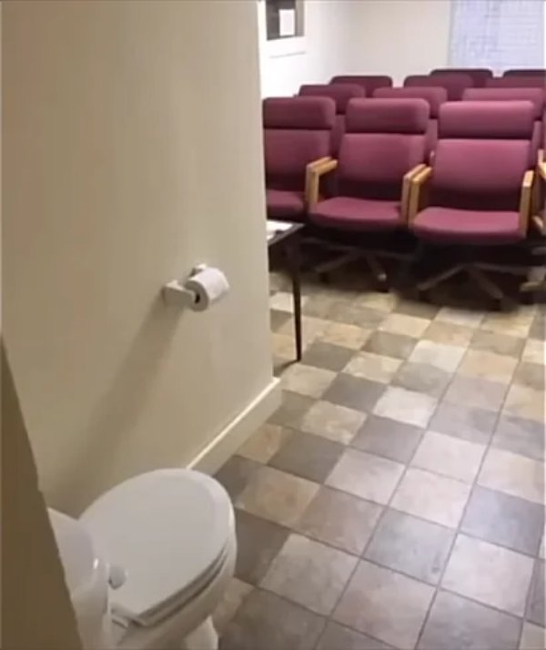What Is Going On Here? (29 pics)