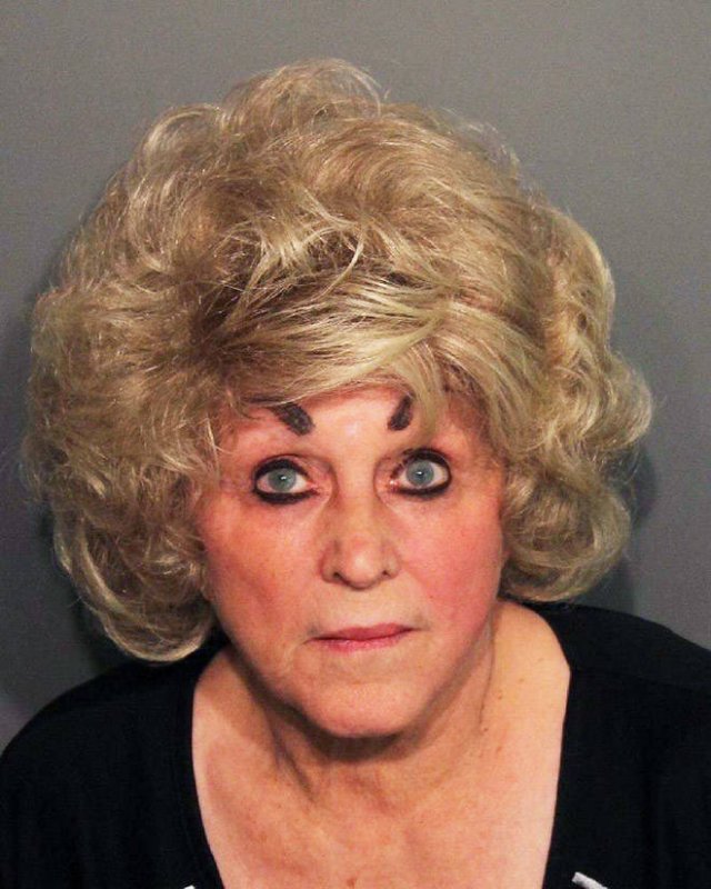 Terrible Eyebrows (23 pics)