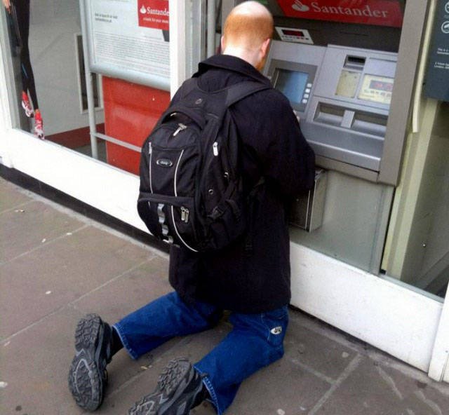 Awkward Photos With ATMs (40 pics)