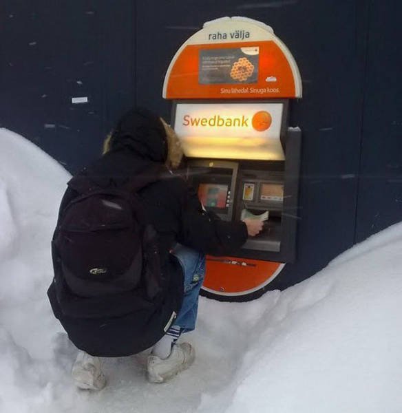 Awkward Photos With ATMs (40 pics)
