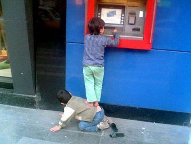 Awkward Photos With ATMs (40 pics)