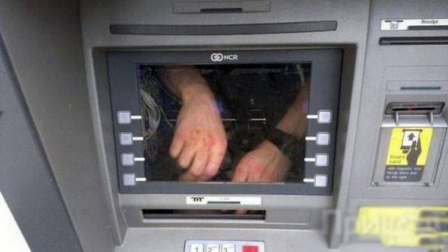 Awkward Photos With ATMs (40 pics)