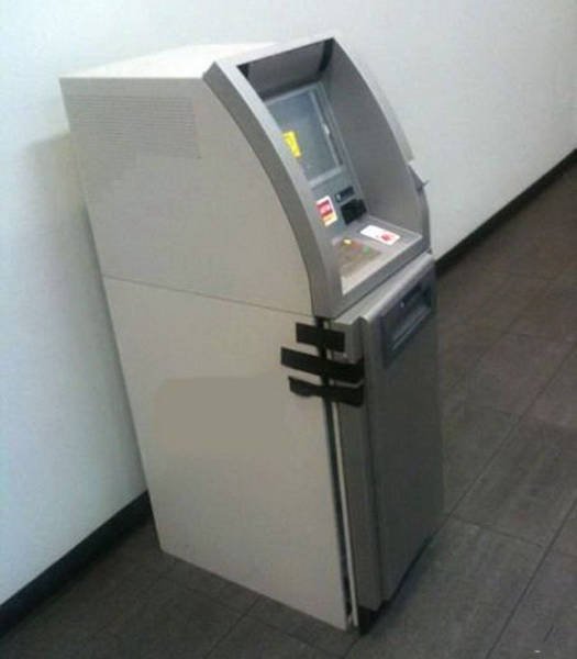 Awkward Photos With ATMs (40 pics)
