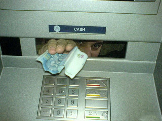 Awkward Photos With ATMs (40 pics)