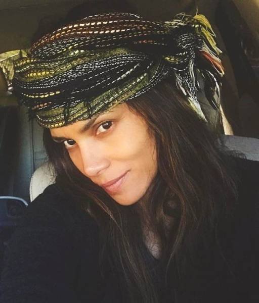 Famous Women Without Makeup (22 pics)