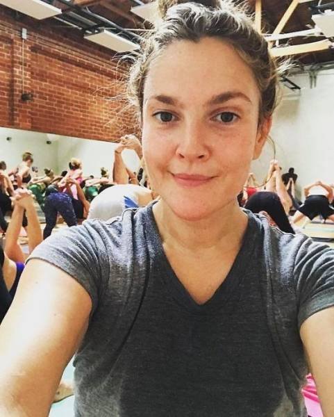 Famous Women Without Makeup (22 pics)