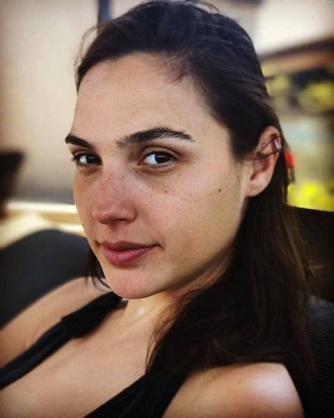 Famous Women Without Makeup (22 pics)