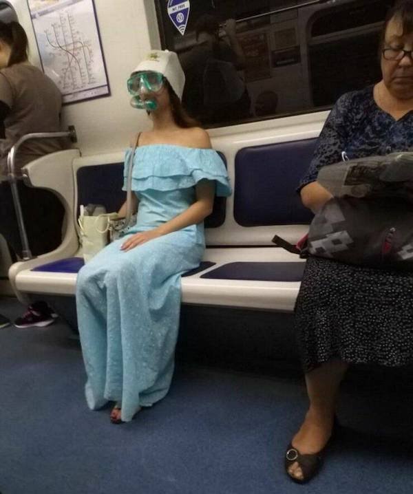 Strange People In The Subway (32 pics)