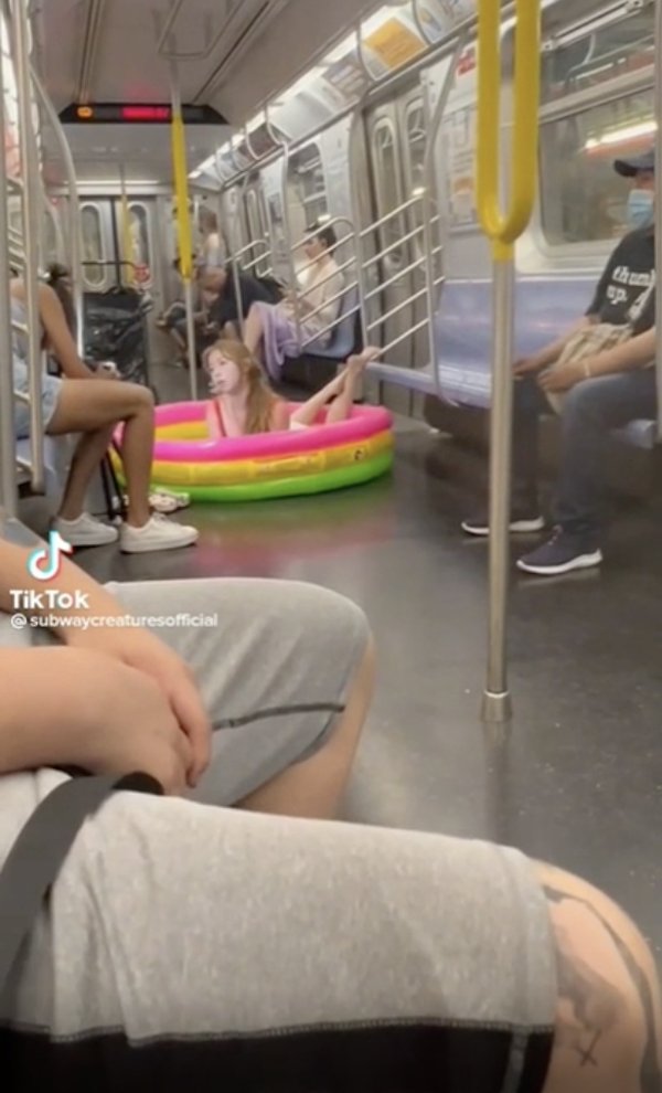 Strange People In The Subway (32 pics)