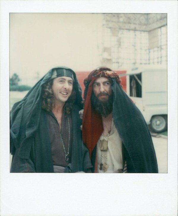 Behind The Scenes Of Famous Movies And TV Series (30 pics)