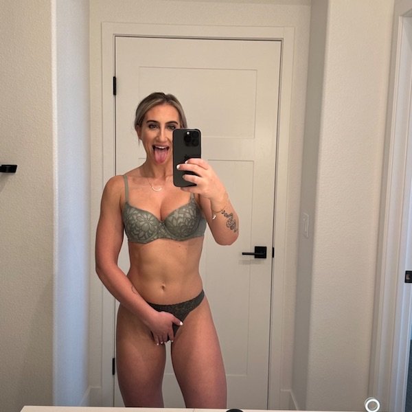 Selfie Girls (36 pics)
