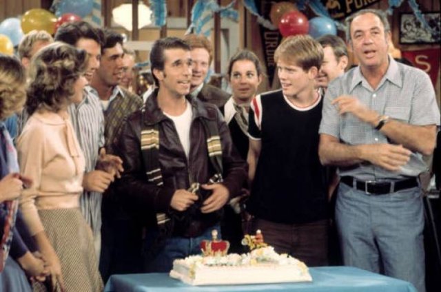 Adult Actors Who Played Teenagers (47 pics)