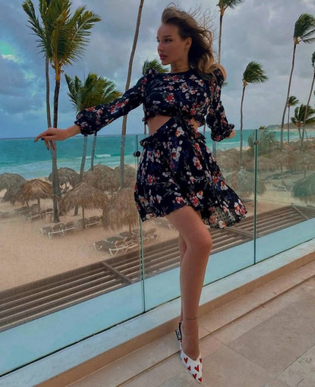 Girls In Sundresses (42 pics)