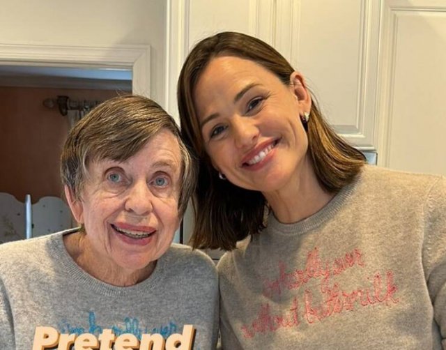 Hollywood Actresses And Their Moms (15 pics) Hollywood Actresses And Their Moms (15 pics)