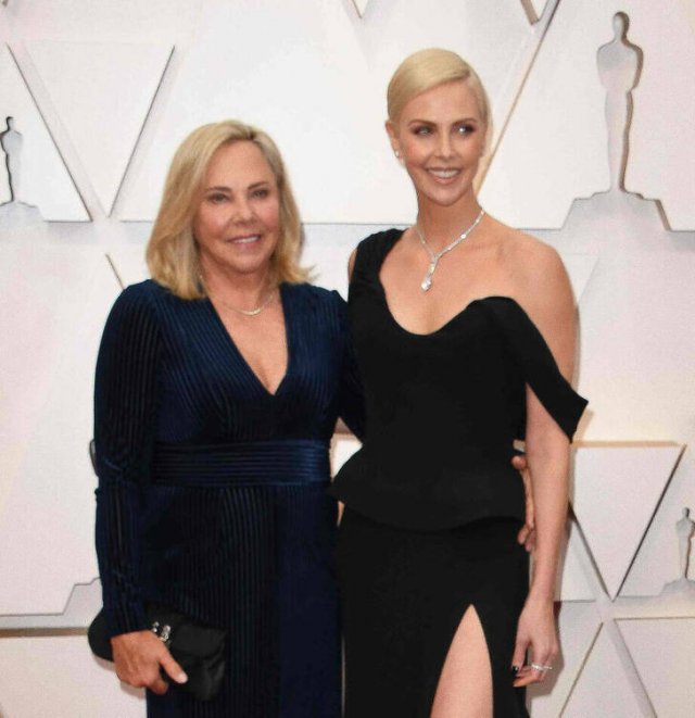 Hollywood Actresses And Their Moms (15 pics) Hollywood Actresses And Their Moms (15 pics)