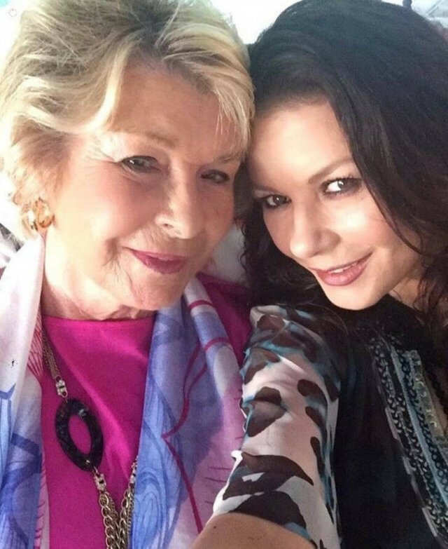 Hollywood Actresses And Their Moms (15 pics) Hollywood Actresses And Their Moms (15 pics)
