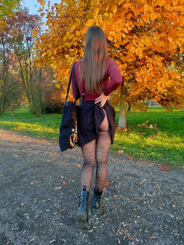 Rear View (33 pics)