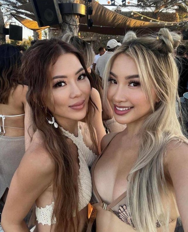 Asian Girls (45 pics)