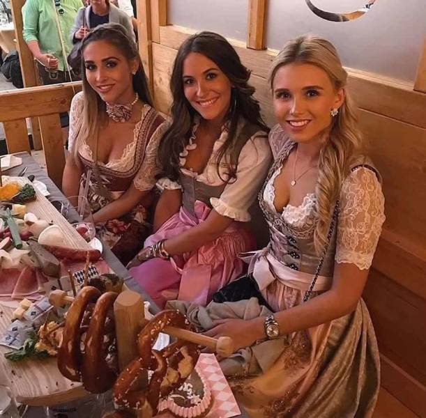 Girls And Beer (37 pics)