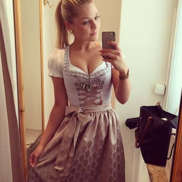 Girls And Beer (37 pics)