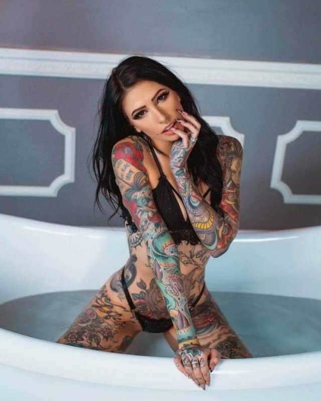 Tattooed Girls (51 pics)