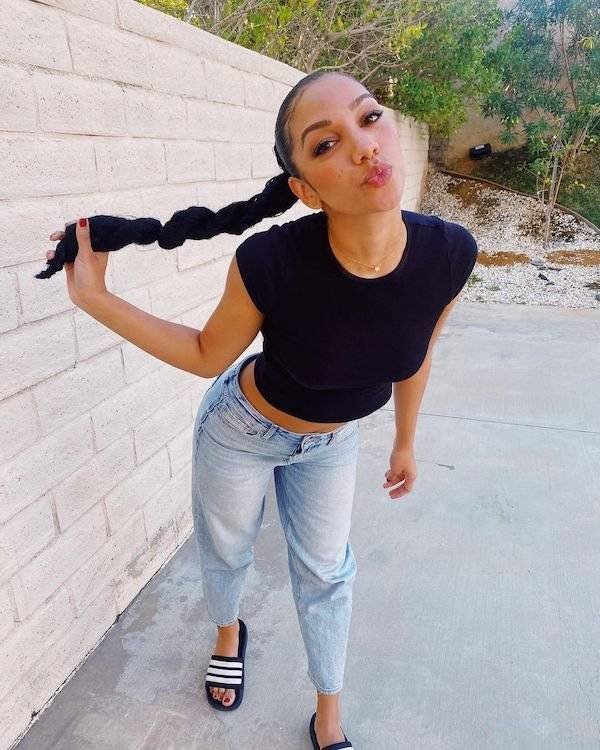 Daughters Of Famous People (22 pics) Daughters Of Famous People (22 pics)