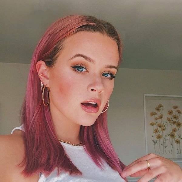 Daughters Of Famous People (22 pics) Daughters Of Famous People (22 pics)