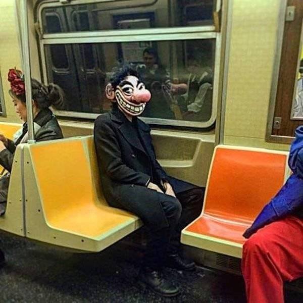 Strange People In The Subway (30 pics)