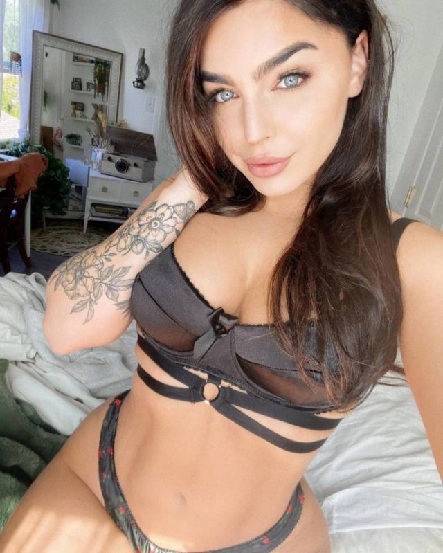 Girls With Beautiful Eyes (53 pics)