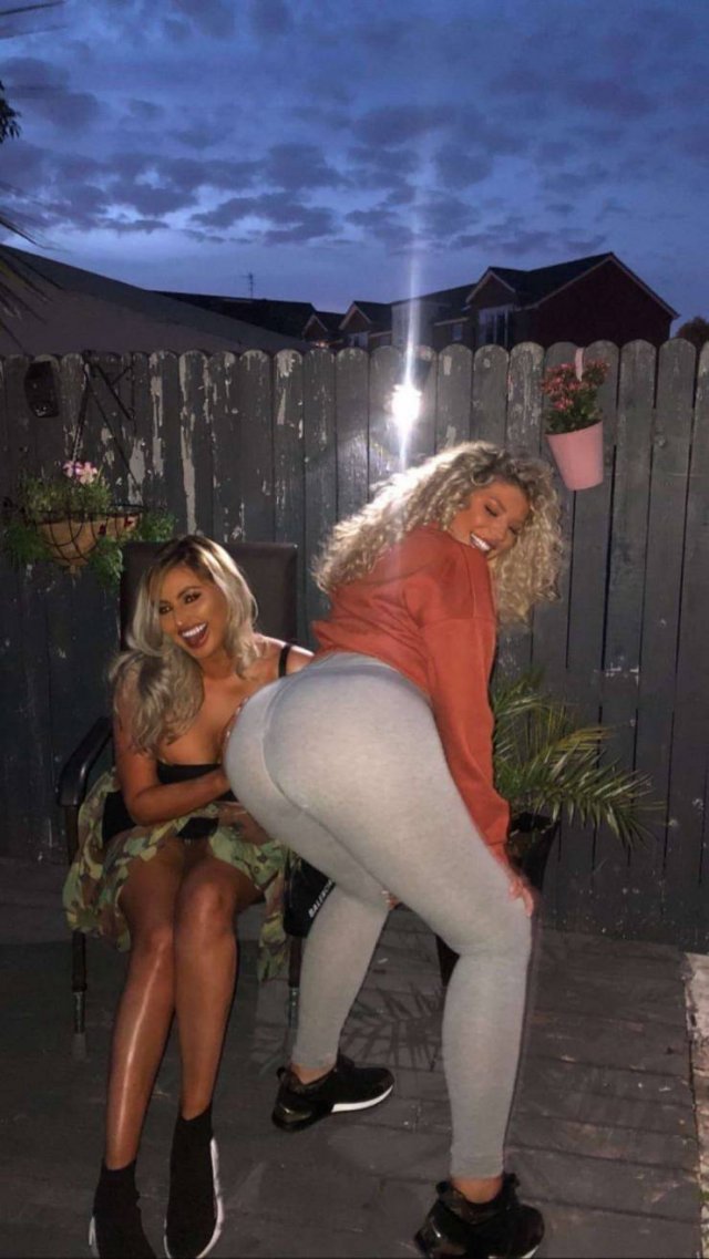 Girls Having Fun (64 pics)