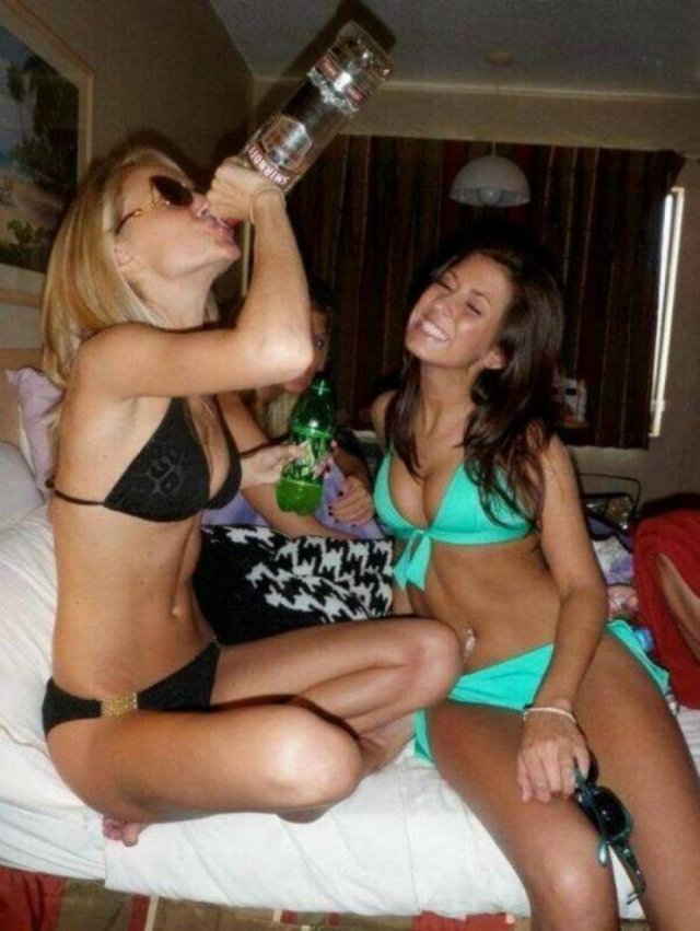 Girls Having Fun (64 pics)