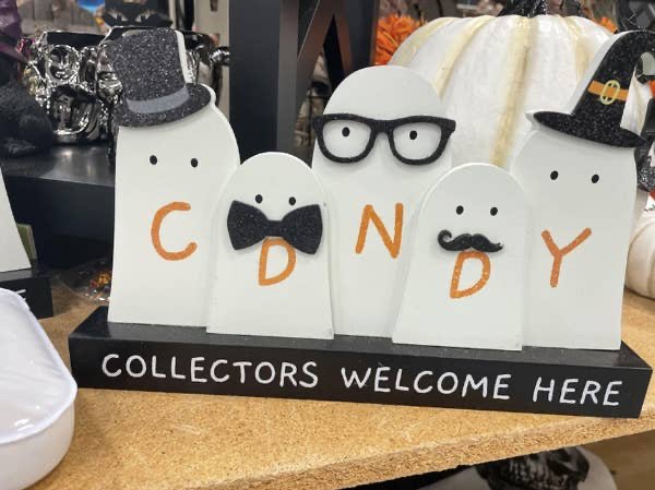 Odd Halloween Decoratios (18 pics) Odd Halloween Decoratios (18 pics)