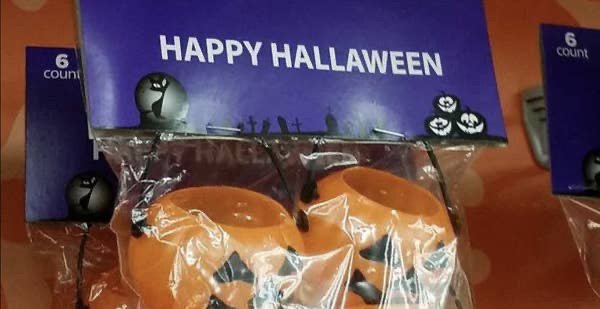 Odd Halloween Decoratios (18 pics) Odd Halloween Decoratios (18 pics)