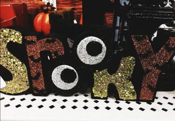 Odd Halloween Decoratios (18 pics) Odd Halloween Decoratios (18 pics)