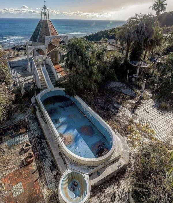 Amazing Abandoned Places (19 pics)