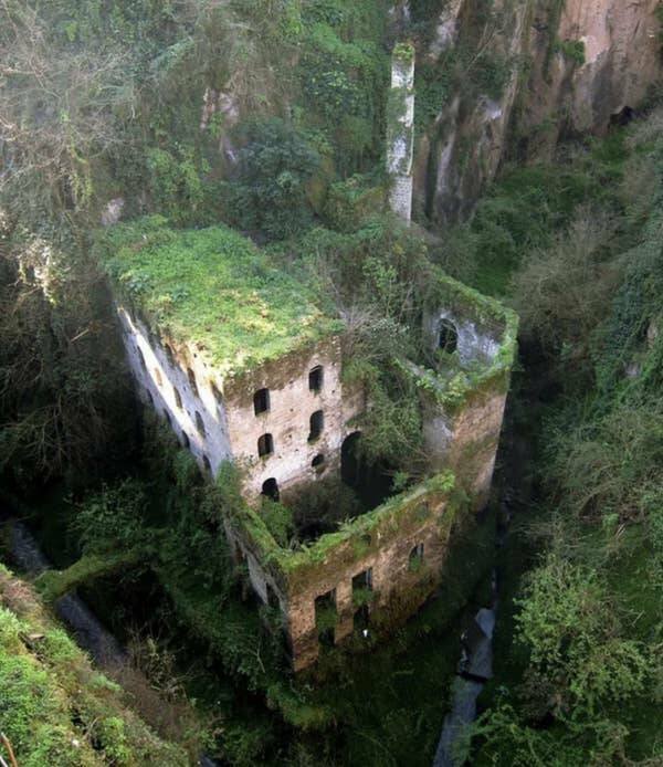 Amazing Abandoned Places (19 pics)