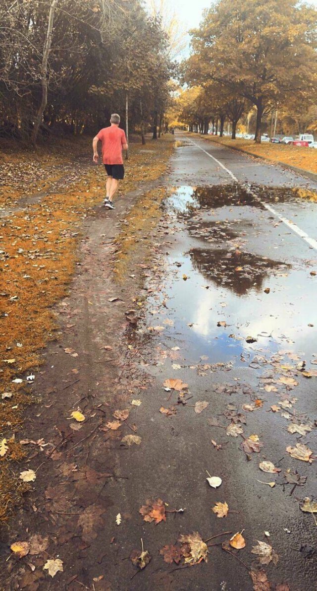 The Way People Really Walk (22 pics)