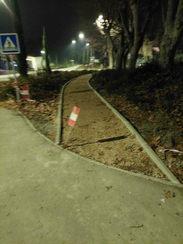The Way People Really Walk (22 pics)